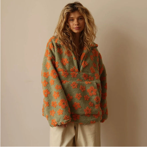 Felpa invernale con dettagli floreali – selezione ÆSTRAL