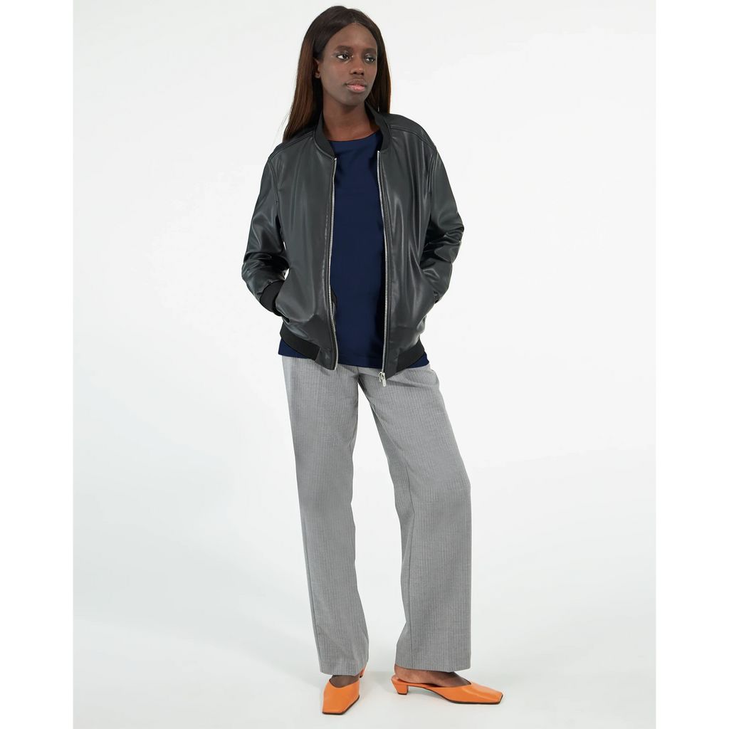 886bbe41-cdc4-421d-ad3b-fec101a2082b